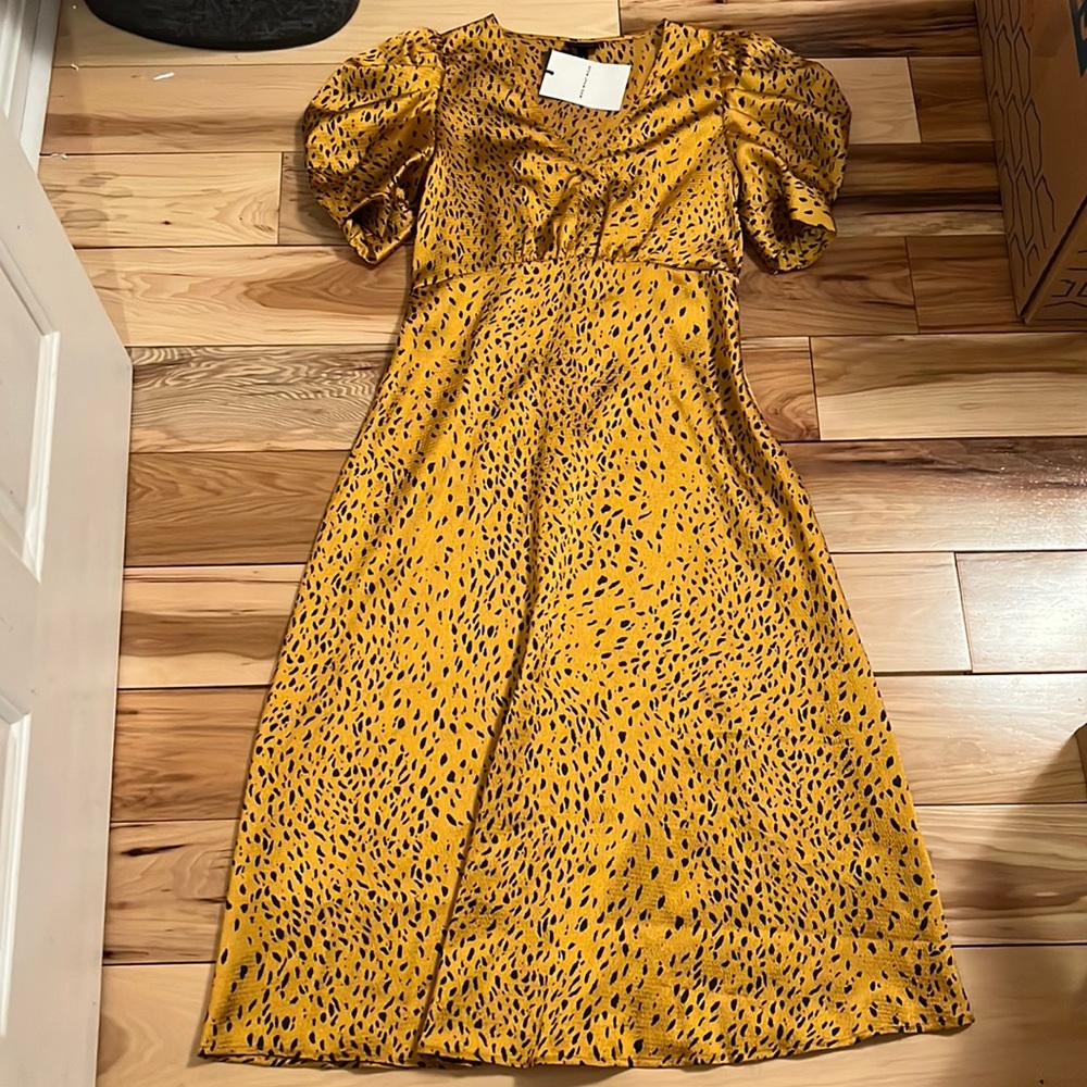 Cheetah Print MIDI Dress with Puff Sleeves - Picture 1 of 8